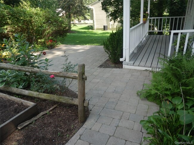 Photo - 28 Strawtown Rd