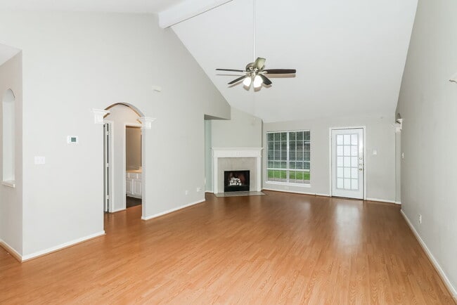 Photo - 607 Loggers Chase Ct