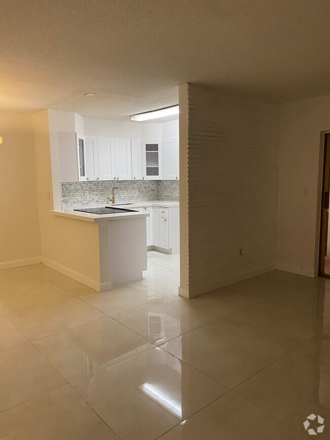 Building Photo - 20600 NW 7th Ave Unit Golf Ridge Villa Rental