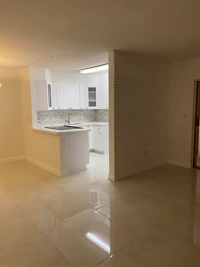 Photo - 20600 NW 7th Ave Unidad Golf Ridge Villa Rental