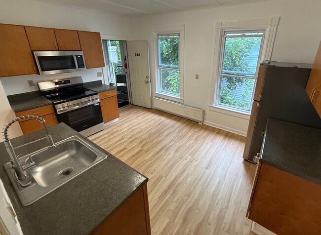 Building Photo - 262 Ashland St Unit 266