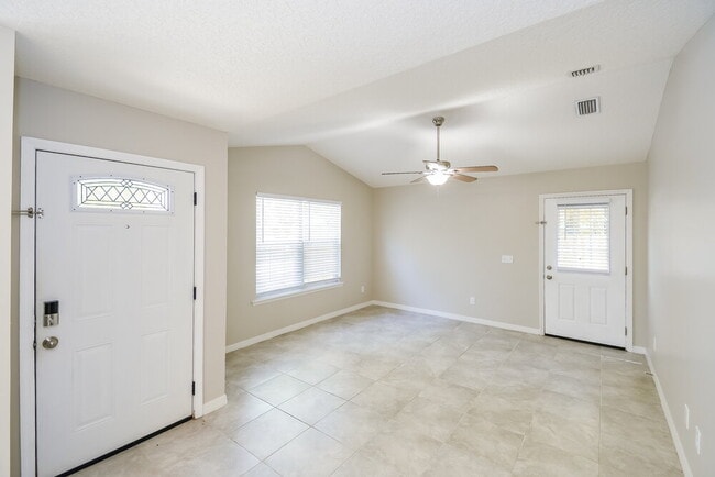 Photo - 1040 W 7th St