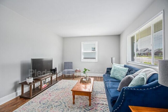 Photo - 208 Oakhurst St