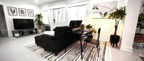 Photo - 867 NW 4th Ave