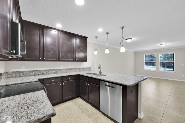 Photo - 452 Walnut Dr