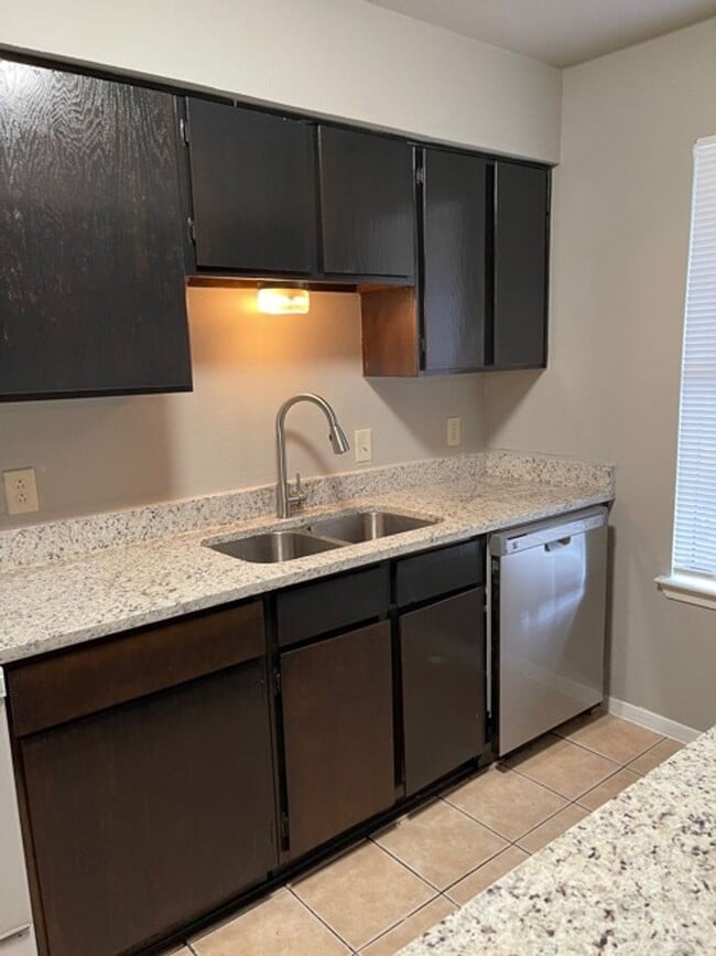 Photo - 919-921 West Rochelle Road Unidad 921