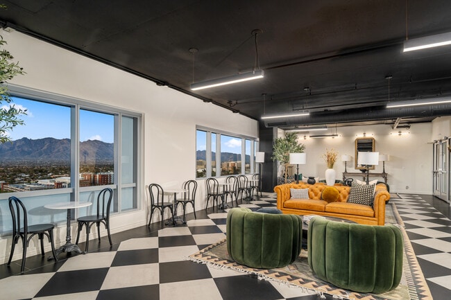 El Club Catalina - The Pacific