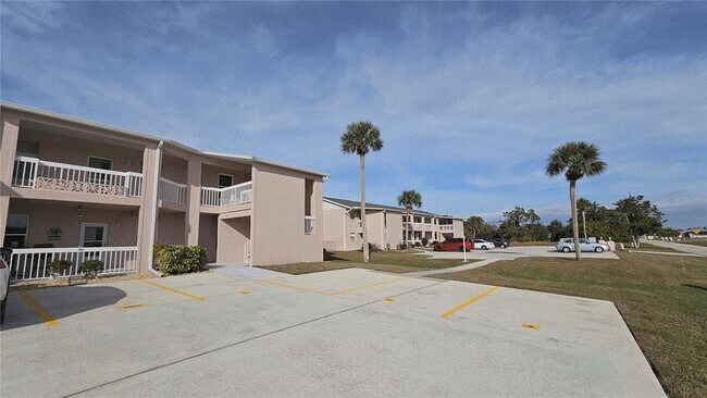 Building Photo - 177 Boundary Blvd Unit 6