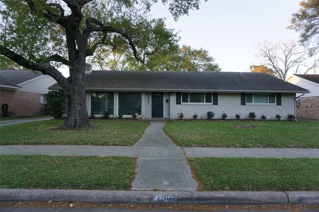 Photo - 7902 Meadowcroft Dr