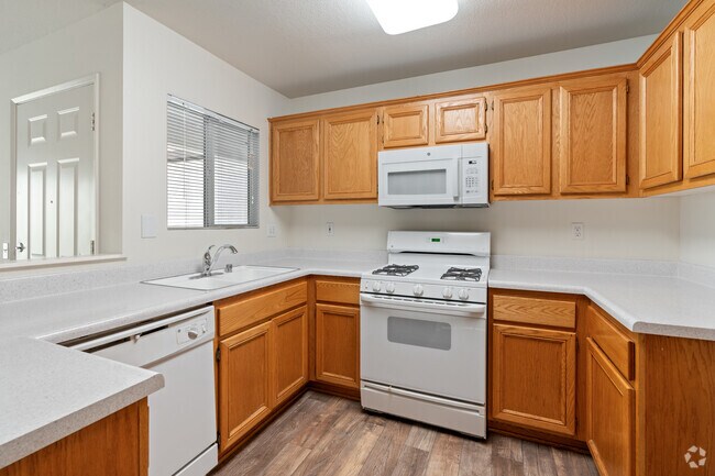 2BR, 2BA - 1,100SF