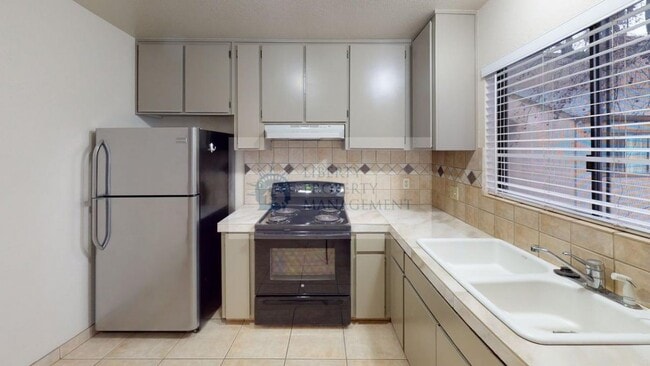 Photo - 2905 Niagra St Unidad 266