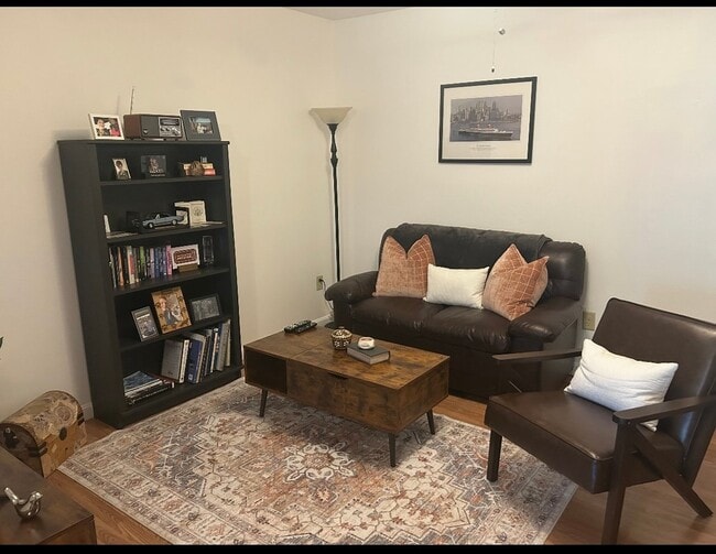 Building Photo - 52 Village Dr