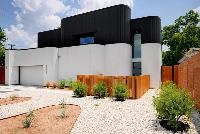 Building Photo - 7809 Woodrow Ave