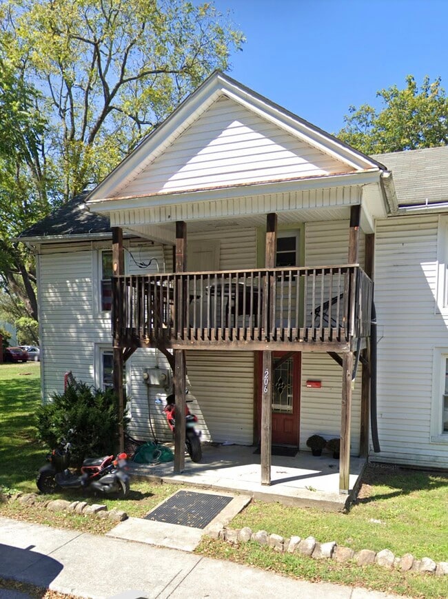 Photo - 206 Giles Rd