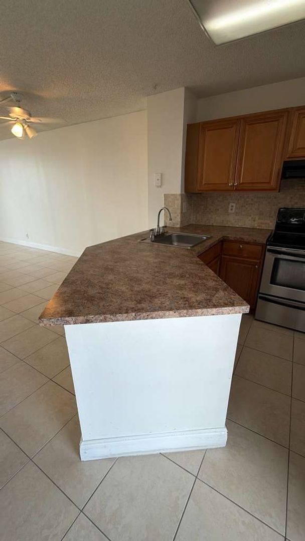 Photo - Spacious 2-bedroom apartment for rent in Miramar, FL.