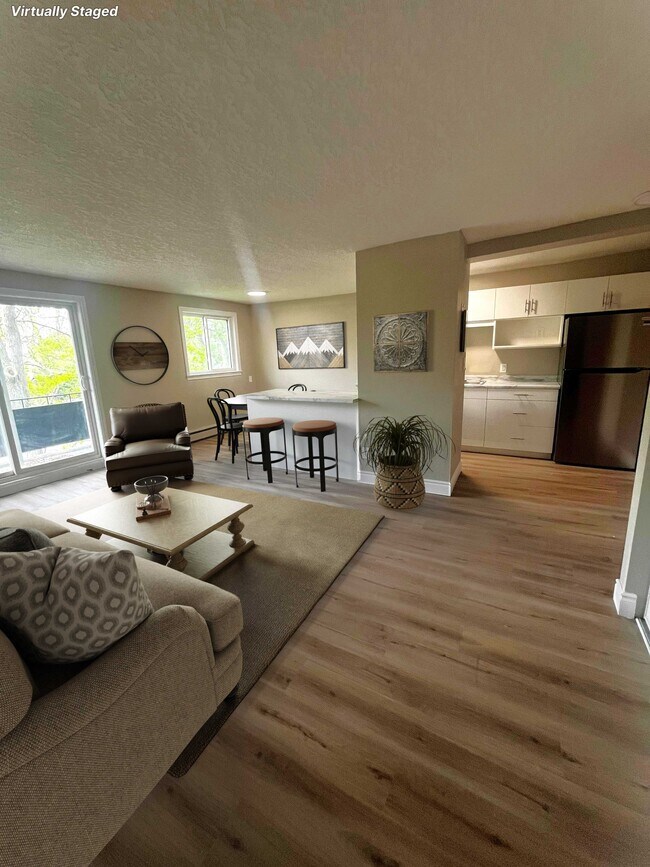 Building Photo - 1064 Brenchley St Unit 307