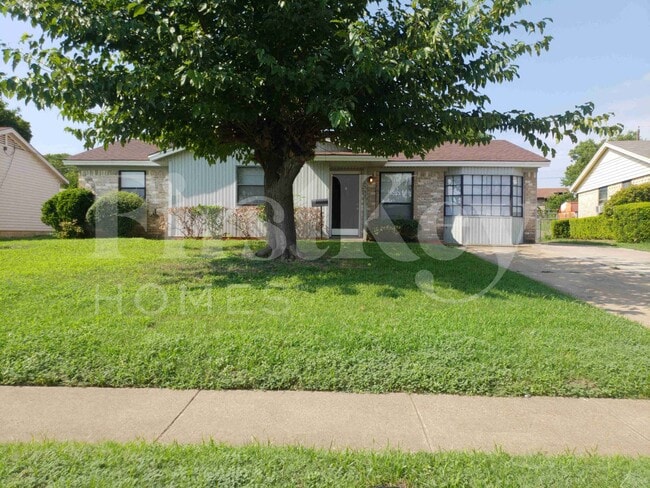 Building Photo - 6537 La Grange Dr