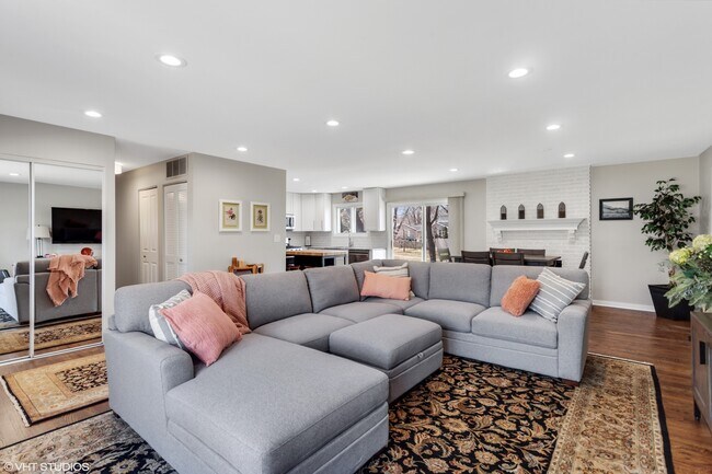 Photo - 1915 Farmington Ct