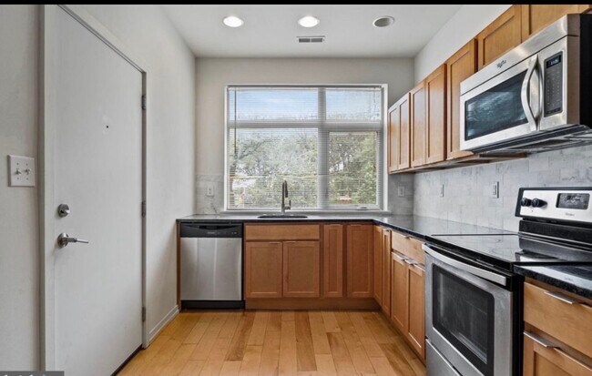 Photo - 506 W Master St Unit APT 1