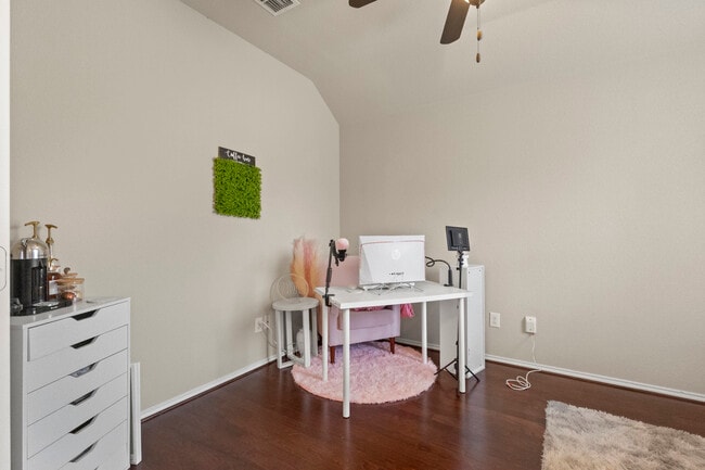 Photo - 617 Wounded Knee Dr