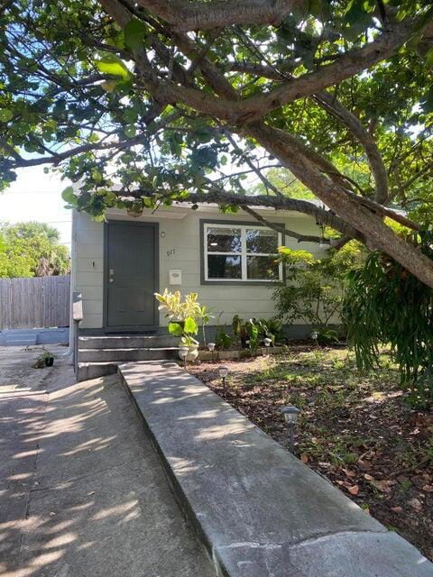 Building Photo - 917 31st St Rental