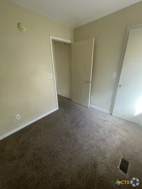 Building Photo - 3202 Hereford Ln Unit D Rental