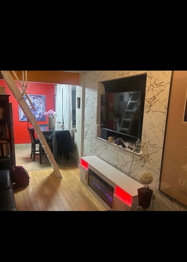Photo - 81-35 Lefferts Blvd