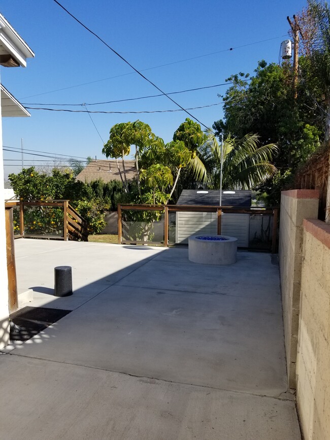 Huge Private Patio and Yard - 8414 Glider Ave Apartamentos Unidad 8414