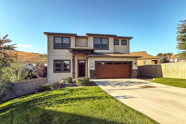 Building Photo - Beautiful 4-Bedroom House with Large Backy...