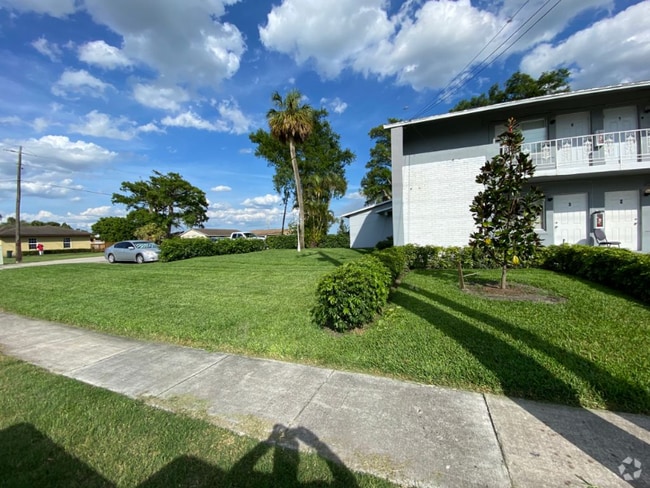 Building Photo - 37280 Okeechobee Ave Rental