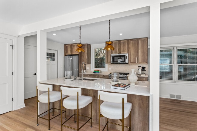 Photo - 1380 Cavell Ave