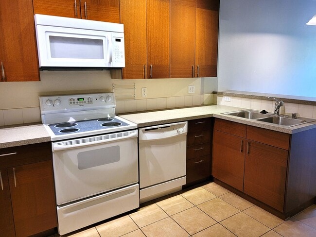 Photo - 910 Gladstone St Unit 306