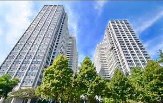 Building Photo - 4250 N Marine Dr Unit 913 Rental