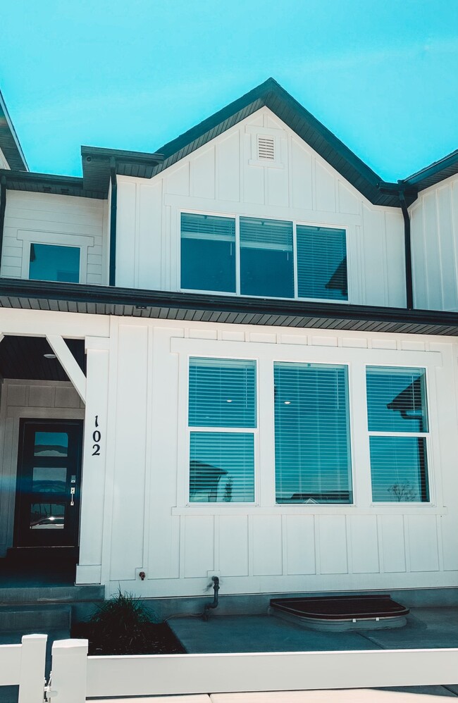 Photo - 102 E Grant Ln Townhome
