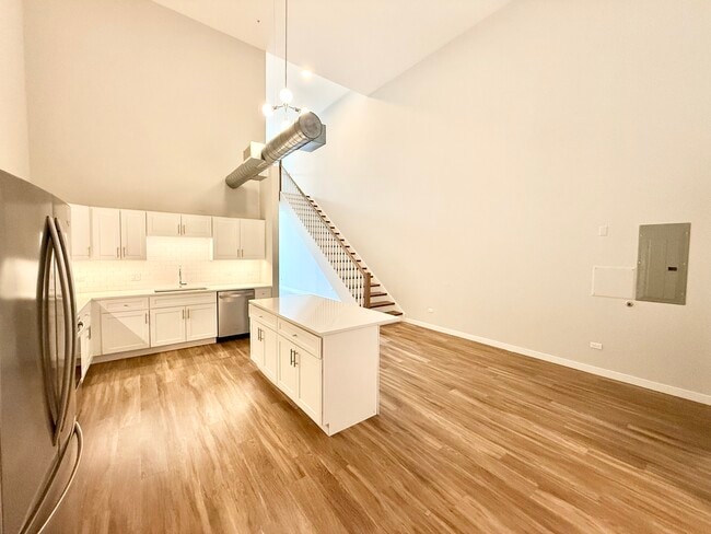 Photo - 1900 W Lawrence Ave Unit 212