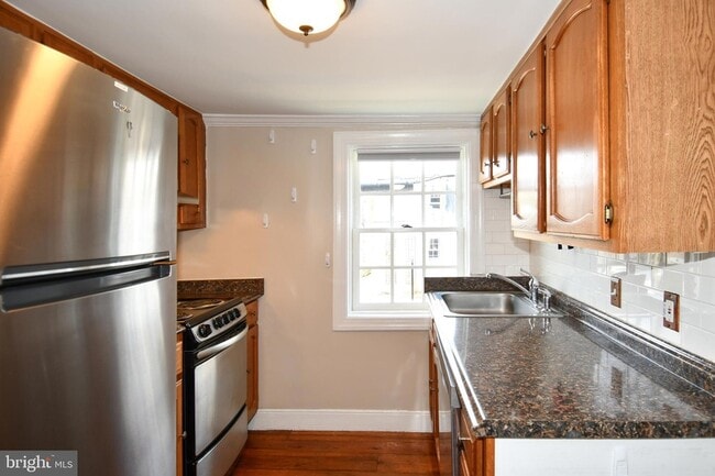 Photo - 1 S Madison St