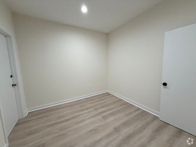 Building Photo - 452 Park Dr Rental