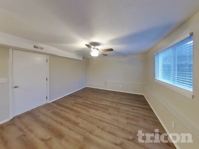 Photo - 27318 Country Pl NW
