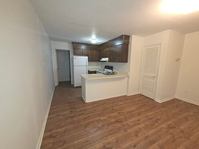 Photo - 200 S Linwood Ave Unit Apt D