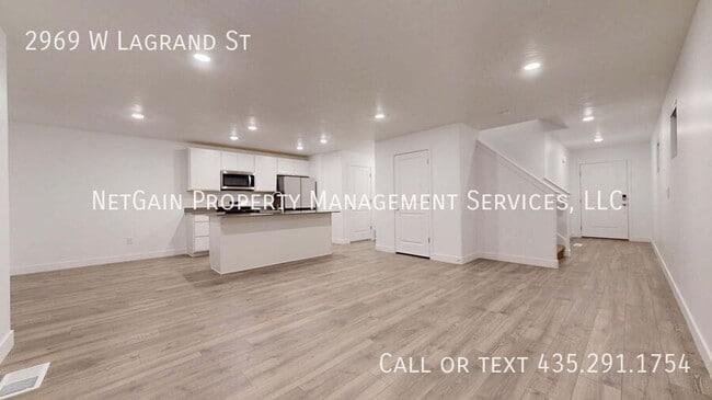 Photo - 2969 W LaGrand St