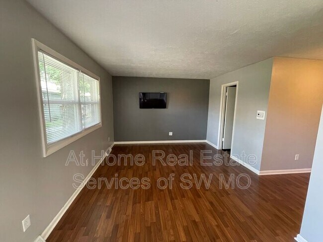 Photo - 1345 E Elm St