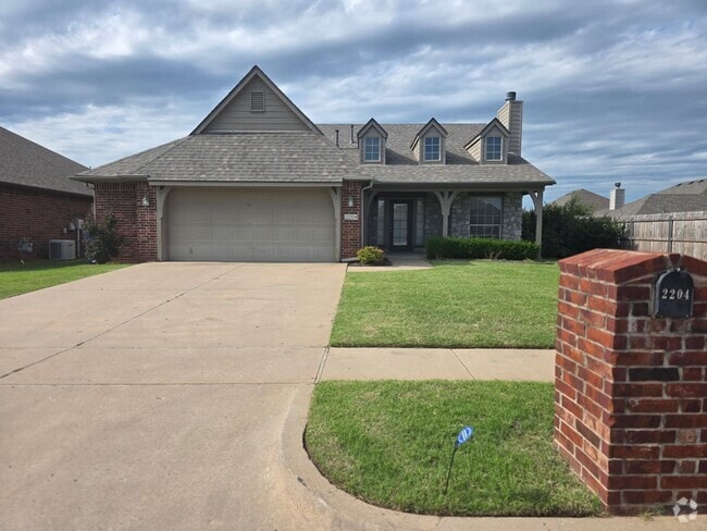 Building Photo - Come make this lovely 4 bedroom 2 bath, 2+... Rental
