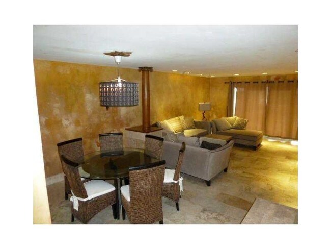 Photo - 2211 NE 123rd St