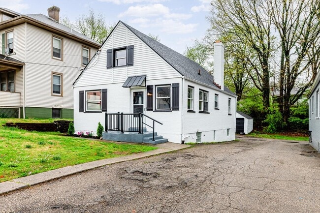 Building Photo - 6417 Bramble Ave Rental