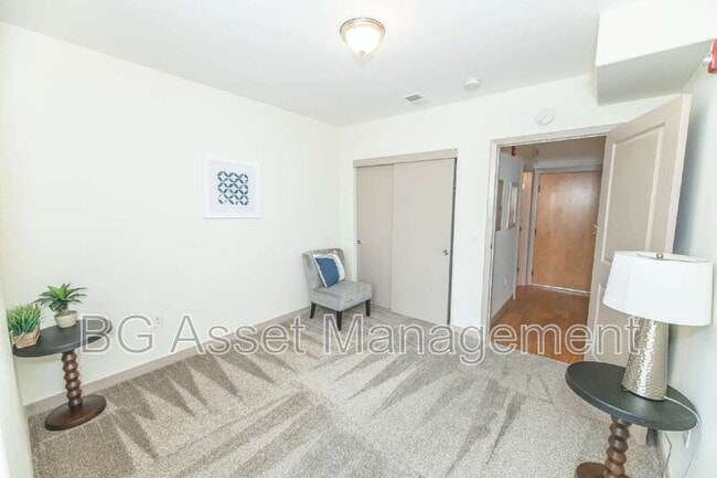 Photo - 1459 MacArthur Blvd Unit 43
