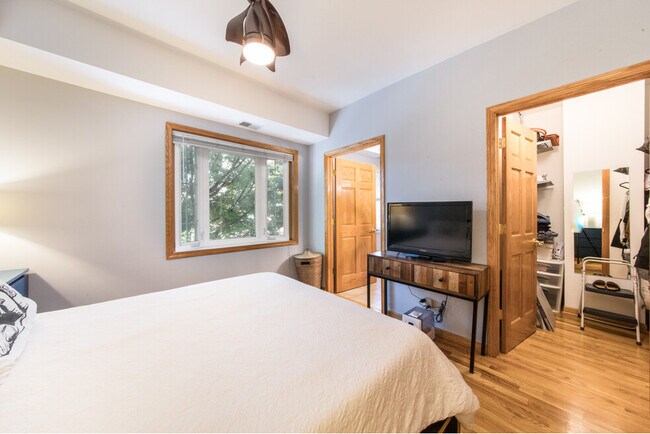 Photo - 1927 S Racine Ave