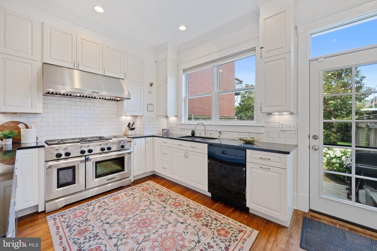 Photo - 1854 3rd St NW