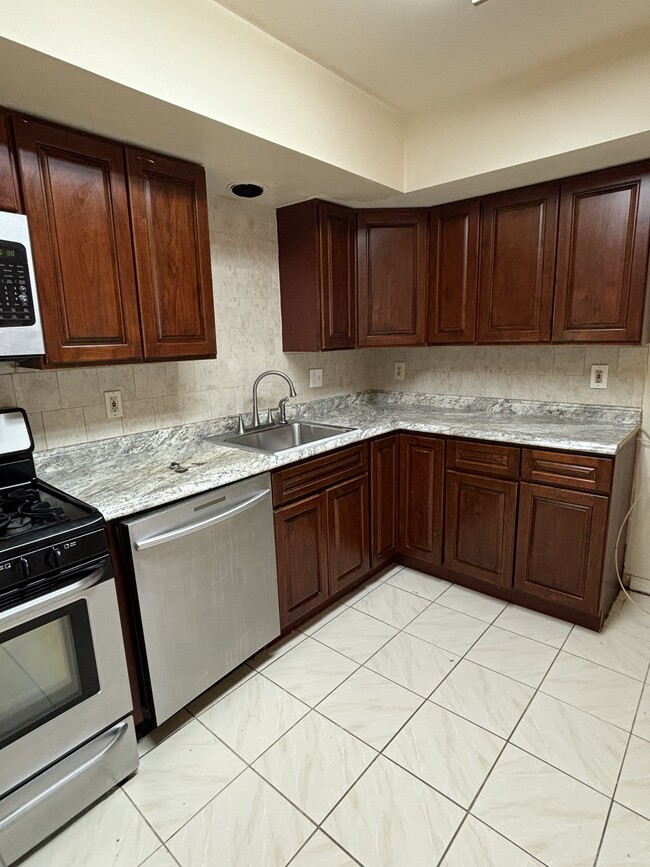 Building Photo - 18 Harrison St Unit 4A