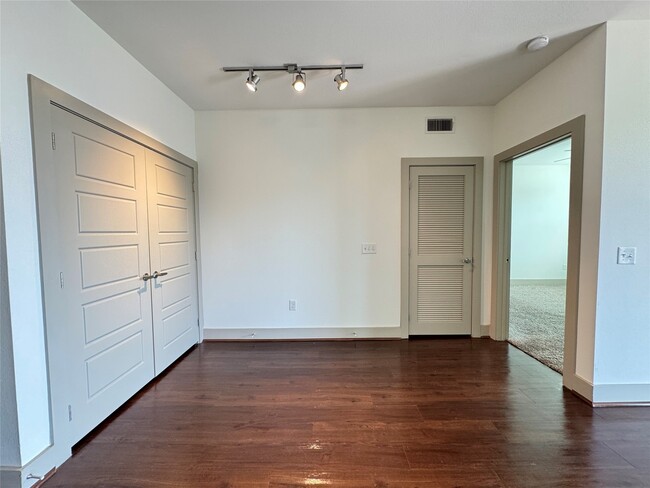 Building Photo - 145 Heights Blvd Unit 157 Rental