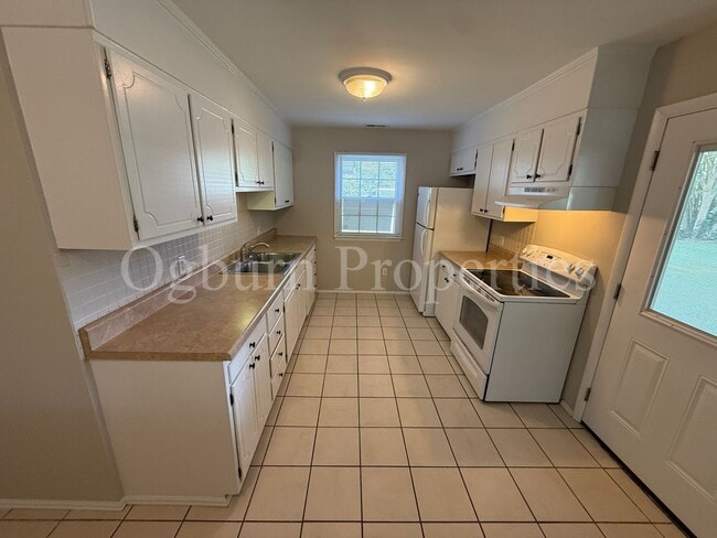Photo - 2201 Stonehaven Rd